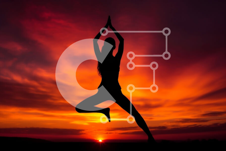 Intra Συλλεκτικό Ξύλινο Παζλ Plywood  4mm - Εκπληκτική εικόνα μιας γυναίκας που κάνει γιόγκα στο ηλιοβασίλεμα Σε Ξύλινο Κουτί - Διαστάσεις Puzzle: 10x10 cm – 25 κομμάτια