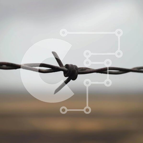 Intra Συλλεκτικό Ξύλινο Παζλ Plywood  4mm - Σκουριασμένος φράχτης από συρματοπλέγματα Σε Ξύλινο Κουτί - Διαστάσεις Puzzle: 10x10 cm – 25 κομμάτια