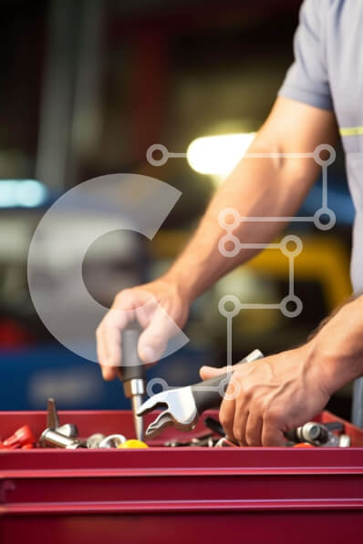 Intra Συλλεκτικό Ξύλινο Παζλ Plywood  4mm - Μηχανικός που εργάζεται στο αυτοκίνητο με διάφορα εργαλεία Σε Ξύλινο Κουτί - Διαστάσεις Puzzle: 10x10 cm – 25 κομμάτια