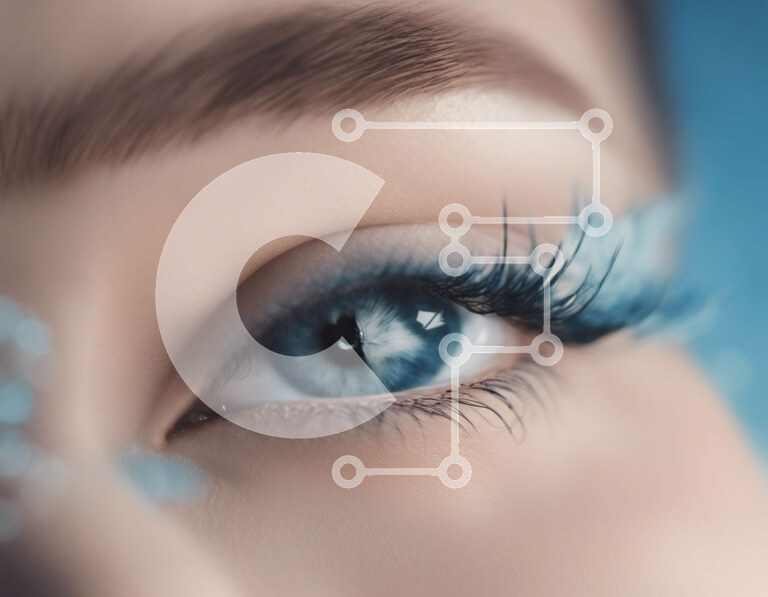 Intra Συλλεκτικό Ξύλινο Παζλ Plywood  4mm - Κοντινό πλάνο ενός γυναικείου ματιού με μακριές βλεφαρίδες και μπλε σκιά ματιών Σε Ξύλινο Κουτί - Διαστάσεις Puzzle: 10x10 cm – 25 κομμάτια