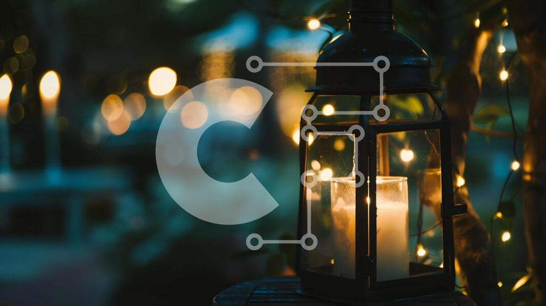 Intra Συλλεκτικό Ξύλινο Παζλ Plywood  4mm - Φανάρι υπαίθριου κεριού στο τραπέζι με φώτα γύρω Σε Ξύλινο Κουτί - Διαστάσεις Puzzle: 10x10 cm – 25 κομμάτια