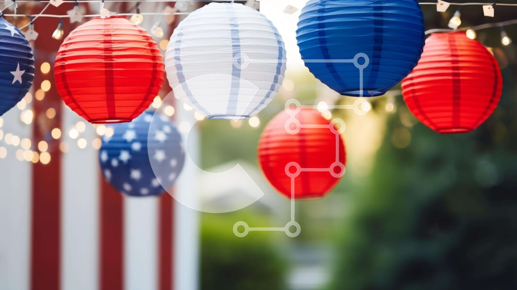 Intra Συλλεκτικό Ξύλινο Παζλ Plywood  4mm - Κόκκινα, λευκά και μπλε χάρτινα φανάρια για τον εορτασμό της 4ης Ιουλίου Σε Ξύλινο Κουτί - Διαστάσεις: 10x10 cm – 25 κομμάτια