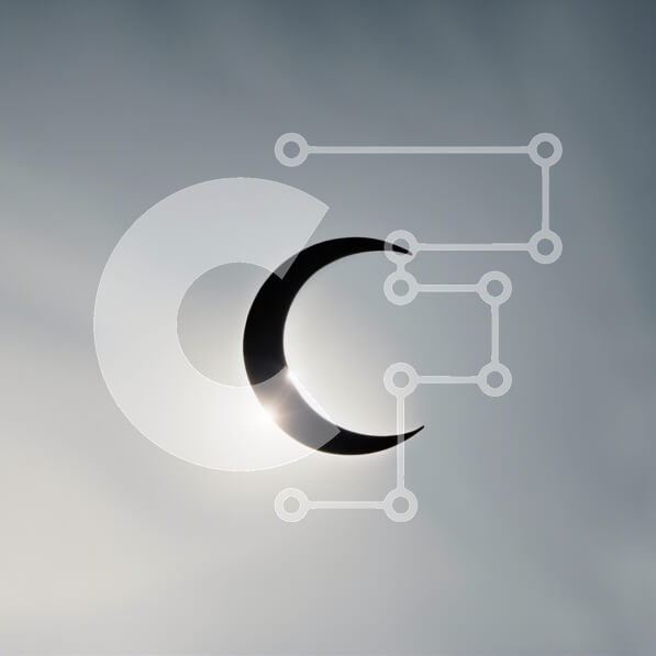 Intra Συλλεκτικό Ξύλινο Παζλ Plywood  4mm - Γαλήνια εικόνα ενός μισοφέγγαρου ενάντια σε έναν γκρίζο ουρανό Σε Ξύλινο Κουτί - Διαστάσεις: 10x10 cm – 25 κομμάτια