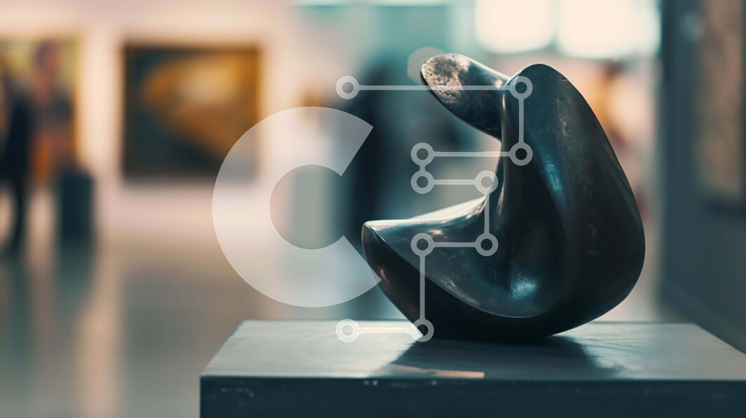 Intra Συλλεκτικό Ξύλινο Παζλ Plywood  4mm - Έκθεση Μαύρης Γλυπτικής σε Πινακοθήκη ή Μουσείο με ανθρώπους Σε Ξύλινο Κουτί - Διαστάσεις Puzzle: 10x10 cm – 25 κομμάτια