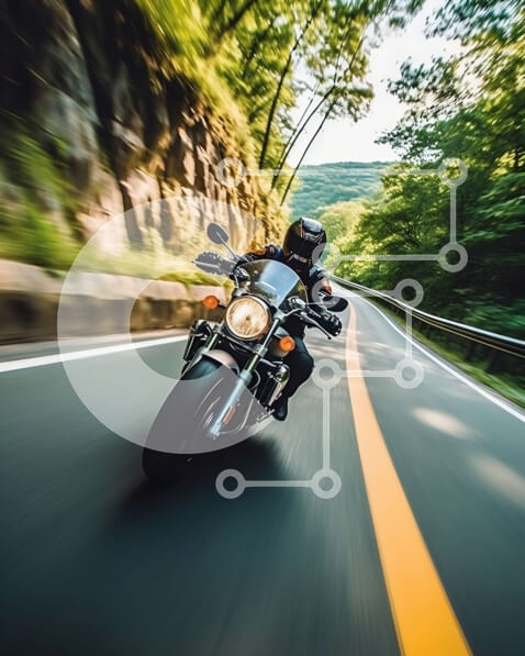 Intra Συλλεκτικό Ξύλινο Παζλ Plywood  4mm - Ζήστε τη συγκίνηση της οδήγησης μιας μοτοσικλέτας σε έναν ελικοειδή δασικό δρόμο Σε Ξύλινο Κουτί - Διαστάσεις Puzzle: 10x10 cm – 25 κομμάτια