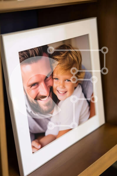 Intra Συλλεκτικό Ξύλινο Παζλ Plywood  4mm - Πατέρας και γιος χαμογελούν μαζί Σε Ξύλινο Κουτί - Διαστάσεις Puzzle: 10x10 cm – 25 κομμάτια