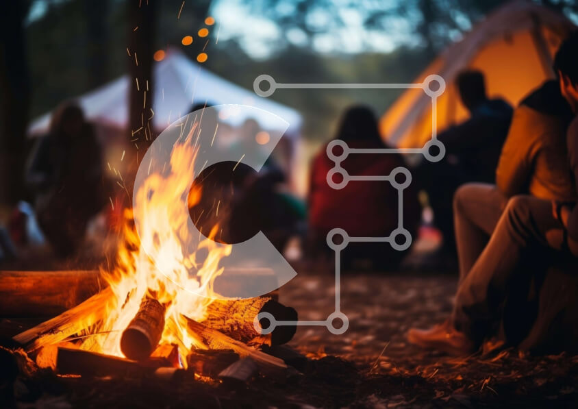 Intra Συλλεκτικό Ξύλινο Παζλ Plywood  4mm - Φωτιά στο δάσος με ανθρώπους να κάθονται τριγύρω Σε Ξύλινο Κουτί - Διαστάσεις: 10x10 cm – 25 κομμάτια