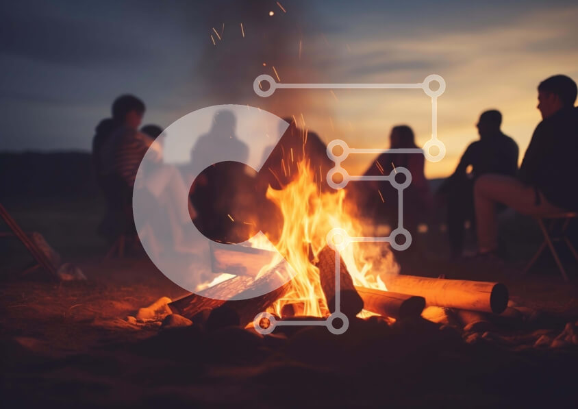 Intra Συλλεκτικό Ξύλινο Παζλ Plywood  4mm - Φωτιά στο σούρουπο με ανθρώπους να απολαμβάνουν τη ζεστασιά Σε Ξύλινο Κουτί - Διαστάσεις: 10x10 cm – 25 κομμάτια