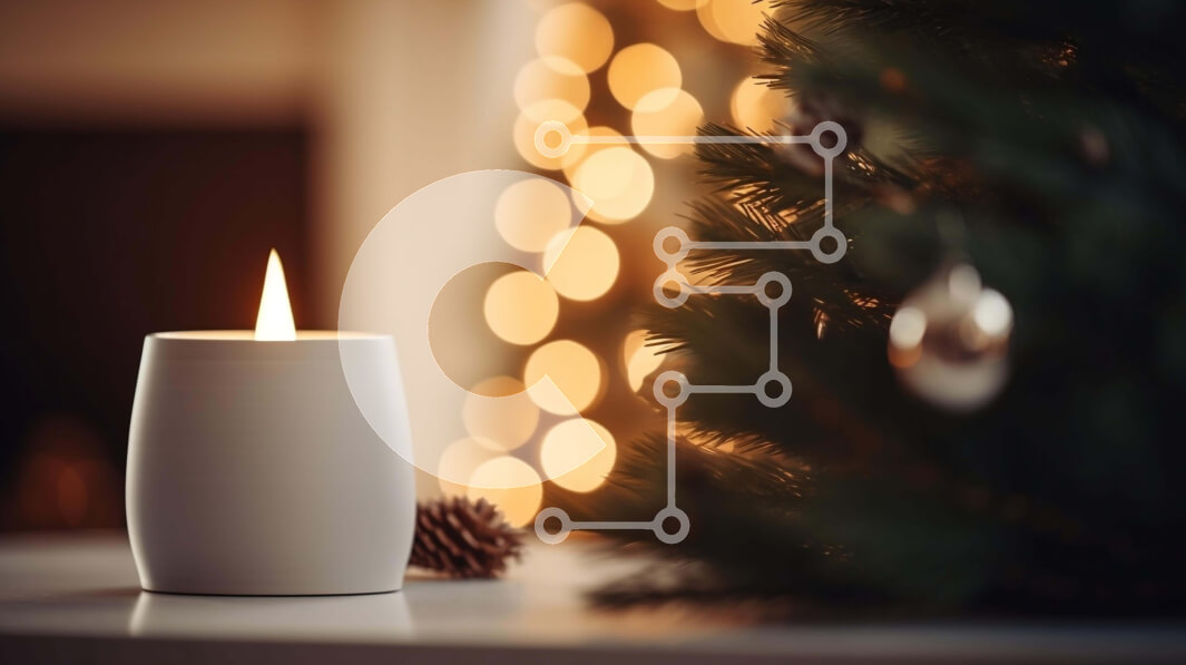 Intra Συλλεκτικό Ξύλινο Παζλ Plywood  4mm - Αναμμένο κερί μπροστά από το στολισμένο χριστουγεννιάτικο δέντρο Σε Ξύλινο Κουτί - Διαστάσεις: 10x10 cm – 25 κομμάτια