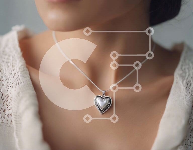 Intra Συλλεκτικό Ξύλινο Παζλ Plywood  4mm - Γυναίκα με ασημένιο κρεμαστό κολιέ σε σχήμα καρδιάς Σε Ξύλινο Κουτί - Διαστάσεις Puzzle: 10x10 cm – 25 κομμάτια