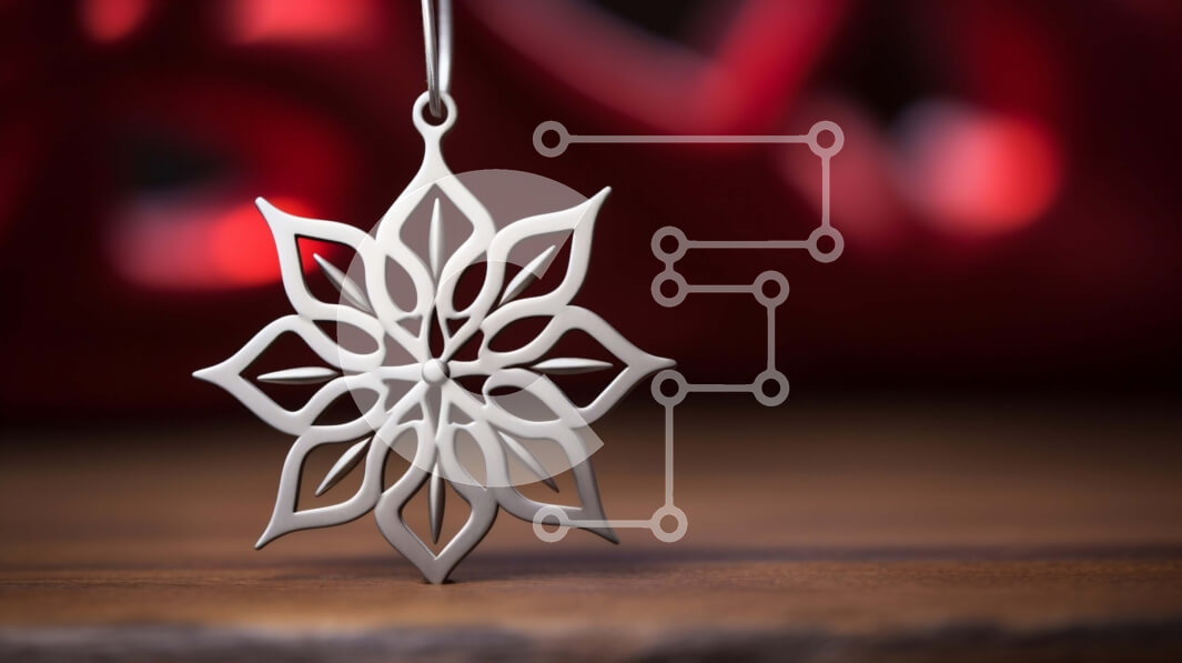 Intra Συλλεκτικό Ξύλινο Παζλ Plywood  4mm - Ασημένιο μενταγιόν νιφάδα χιονιού σε ξύλινο τραπέζι Σε Ξύλινο Κουτί - Διαστάσεις Puzzle: 10x10 cm – 25 κομμάτια