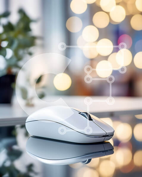 Σετ των 2 Intra Συλλεκτικό Ξύλινο Παζλ Plywood  4mm - Λευκό ποντίκι που κάθεται σε γυάλινο τραπέζι με θολό αστικό τοπίο Σε Ξύλινο Κουτί - Διαστάσεις: 10x10 cm – 25 κομμάτια