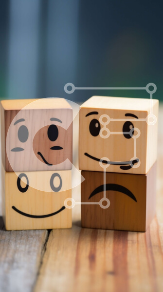 Intra Συλλεκτικό Ξύλινο Παζλ Plywood  4mm - Στοιβαγμένοι ξύλινοι μπλοκ με χαμογελαστά πρόσωπα Σε Ξύλινο Κουτί - Διαστάσεις Puzzle: 10x10 cm – 25 κομμάτια