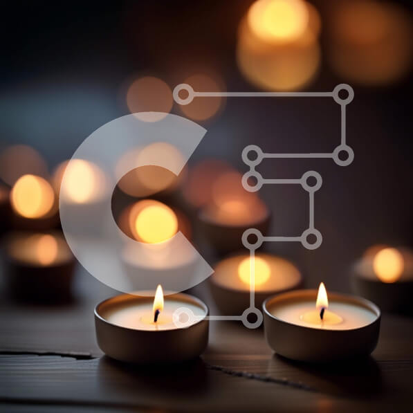 Intra Συλλεκτικό Ξύλινο Παζλ Plywood  4mm - Όμορφη εικόνα από αναμμένα κεριά σε ένα δωμάτιο με χαμηλό φωτισμό Σε Ξύλινο Κουτί - Διαστάσεις Puzzle: 10x10 cm – 25 κομμάτια