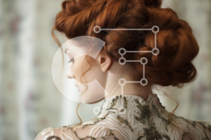 Intra Συλλεκτικό Ξύλινο Παζλ Plywood  4mm - Σοβαρό πορτρέτο μιας γυναίκας με κόκκινα μαλλιά σε λευκό δαντελένιο φόρεμα Σε Ξύλινο Κουτί - Διαστάσεις Puzzle: 10x10 cm – 25 κομμάτια