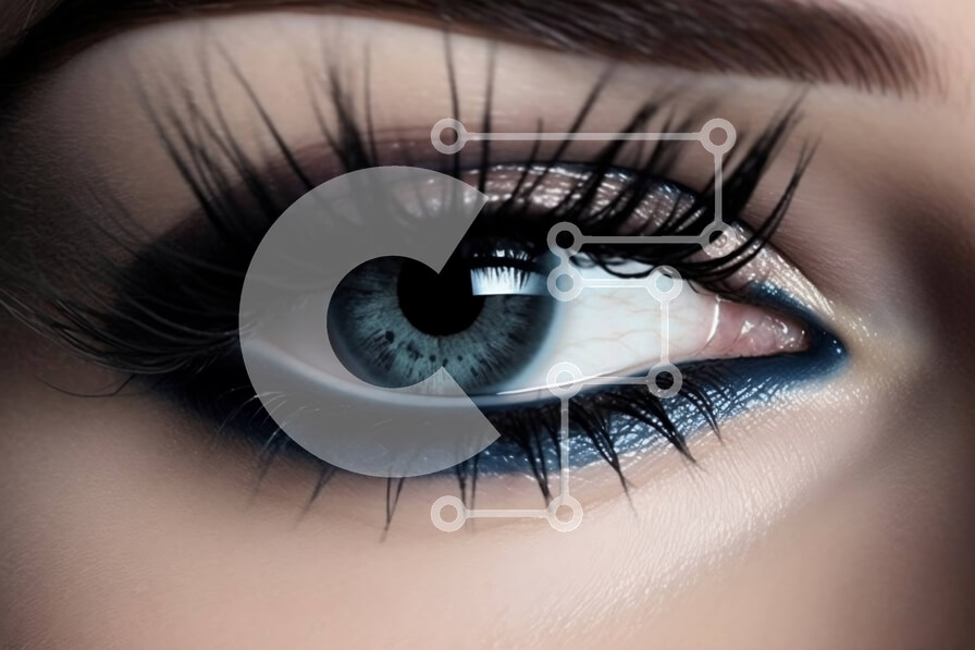 Intra Συλλεκτικό Ξύλινο Παζλ Plywood  4mm - Εκπληκτική εικόνα γυναικείου ματιού με μπλε σκιά ματιών και μακριές βλεφαρίδες Σε Ξύλινο Κουτί - Διαστάσεις Puzzle: 10x10 cm – 25 κομμάτια