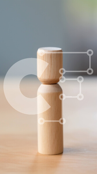 Intra Συλλεκτικό Ξύλινο Παζλ Plywood  4mm - Κοντινό πλάνο ενός ξύλινου μανταλάκι σε ένα τραπέζι Σε Ξύλινο Κουτί - Διαστάσεις: 10x10 cm – 25 κομμάτια