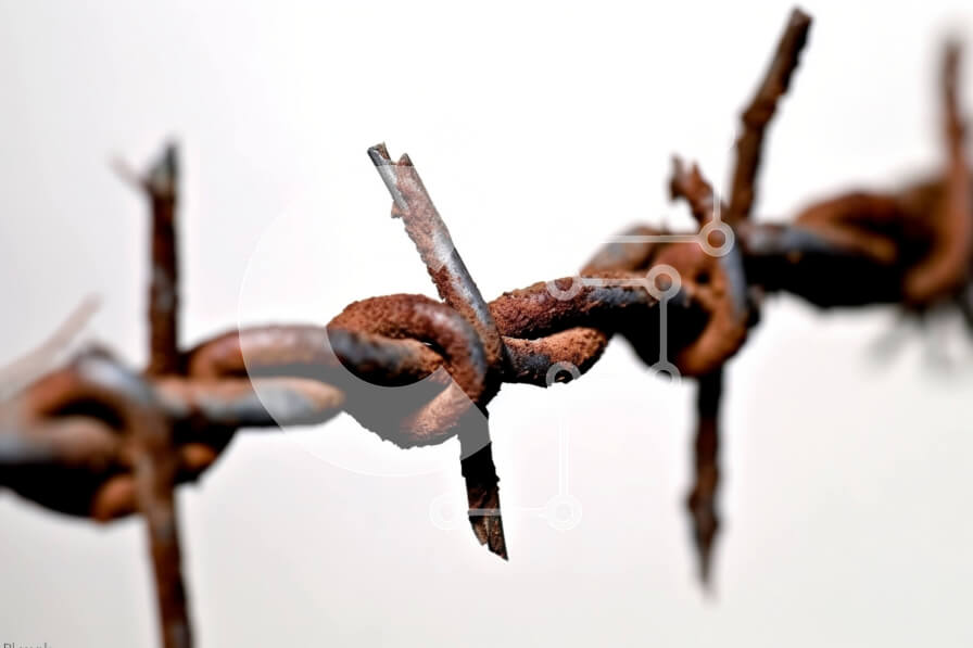 Intra Συλλεκτικό Ξύλινο Παζλ Plywood  4mm - Ρουστίκ γκρο πλαν φωτογραφία του συρματοπλέγματος φράχτη με σκουριά Σε Ξύλινο Κουτί - Διαστάσεις Puzzle: 10x10 cm – 25 κομμάτια