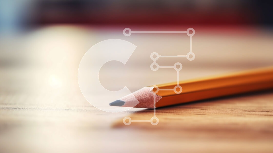 Intra Συλλεκτικό Ξύλινο Παζλ Plywood  4mm - Κίτρινο μολύβι σε ένα ημιτελές ξύλινο τραπέζι Σε Ξύλινο Κουτί - Διαστάσεις: 10x10 cm – 25 κομμάτια