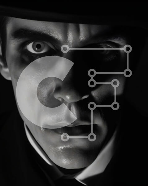 Intra Συλλεκτικό Ξύλινο Παζλ Plywood  4mm - Απόκοσμη φωτογραφία ενός άνδρα με καπέλο και μονόκλινο και λαμπερά μάτια Σε Ξύλινο Κουτί - Διαστάσεις Puzzle: 10x10 cm – 25 κομμάτια