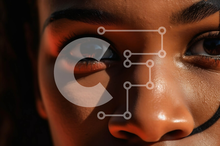 Intra Συλλεκτικό Ξύλινο Παζλ Plywood  4mm - Σοβαρή γυναίκα με μακριά μαύρα μαλλιά και καστανά μάτια Σε Ξύλινο Κουτί - Διαστάσεις Puzzle: 10x10 cm – 25 κομμάτια