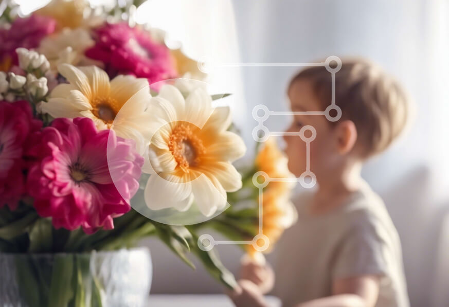 Intra Συλλεκτικό Ξύλινο Παζλ Plywood  4mm - Νεαρό αγόρι που παίζει με τα λουλούδια σε ένα βάζο Σε Ξύλινο Κουτί - Διαστάσεις Puzzle: 10x10 cm – 25 κομμάτια