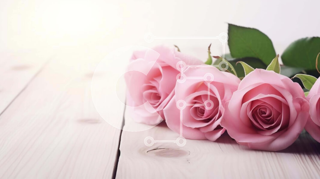 Intra Συλλεκτικό Ξύλινο Παζλ Plywood  4mm - Τέσσερα ροζ τριαντάφυλλα σε ξύλινο τραπέζι με φως του ήλιου Σε Ξύλινο Κουτί - Διαστάσεις: 10x10 cm – 25 κομμάτια