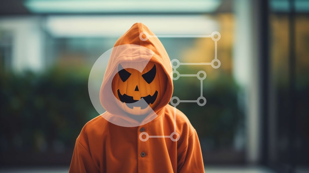 Intra Συλλεκτικό Ξύλινο Παζλ Plywood  4mm - Παιδί που φοράει αποκριάτικη στολή με πρόσωπο φανάρι σε πορτοκαλί φούτερ Σε Ξύλινο Κουτί - Διαστάσεις Puzzle: 10x10 cm – 25 κομμάτια