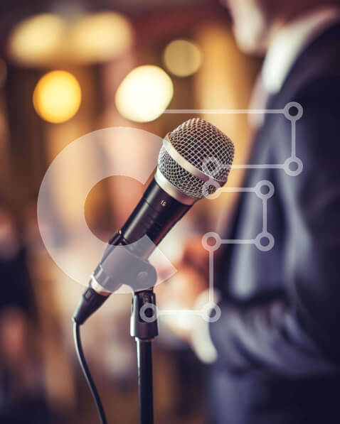 Intra Συλλεκτικό Ξύλινο Παζλ Plywood  4mm - Άνθρωπος στο ανοιχτό μικρόφωνο για εκδηλώσεις δημόσιας ομιλίας Σε Ξύλινο Κουτί - Διαστάσεις Puzzle: 10x10 cm – 25 κομμάτια