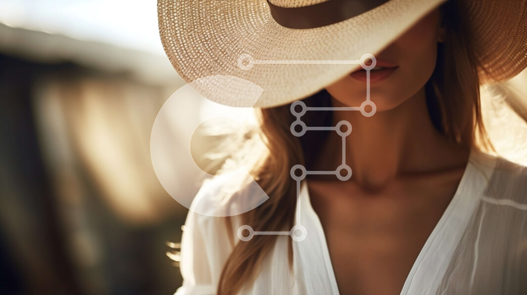 Intra Συλλεκτικό Ξύλινο Παζλ Plywood  4mm - Γυναίκα με ψάθινο καπέλο με απαλό φωτισμό Σε Ξύλινο Κουτί - Διαστάσεις Puzzle: 10x10 cm – 25 κομμάτια