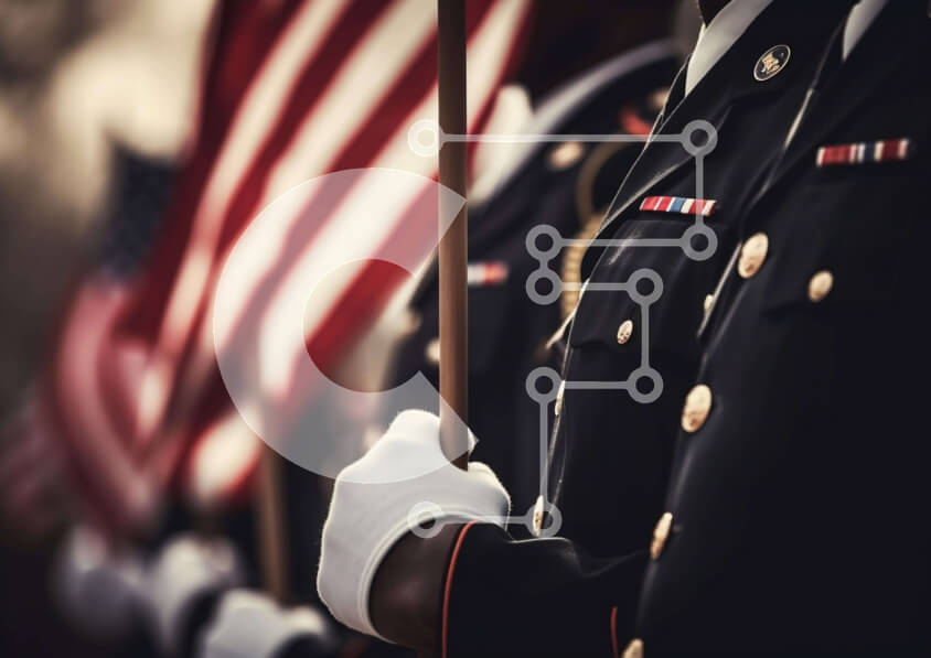 Intra Συλλεκτικό Ξύλινο Παζλ Plywood  4mm - Στρατιωτικό προσωπικό που κρατά αμερικανικές σημαίες μπροστά από την αμερικανική σημαία Σε Ξύλινο Κουτί - Διαστάσεις Puzzle: 10x10 cm – 25 κομμάτια