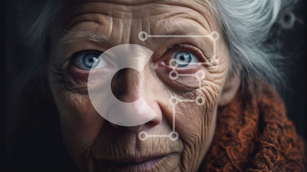 Intra Συλλεκτικό Ξύλινο Παζλ Plywood  4mm - Διαπεραστικά μπλε μάτια ηλικιωμένης γυναίκας με γκρίζα μαλλιά Σε Ξύλινο Κουτί - Διαστάσεις Puzzle: 10x10 cm – 25 κομμάτια