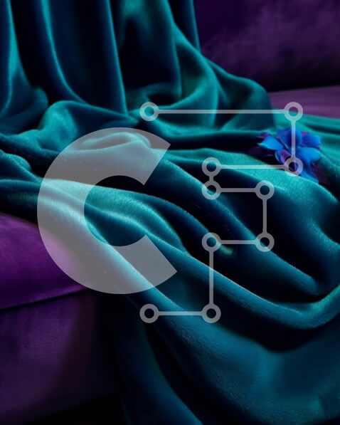 Intra Συλλεκτικό Ξύλινο Παζλ Plywood  4mm - Κομψός και άνετος μωβ βελούδινος καναπές με μπλε λουλούδι Σε Ξύλινο Κουτί - Διαστάσεις Puzzle: 10x10 cm – 25 κομμάτια