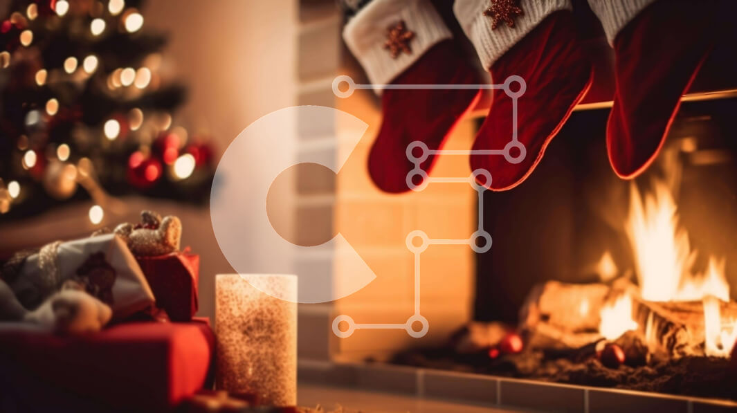 Intra Συλλεκτικό Ξύλινο Παζλ Plywood  4mm - Άνετο χριστουγεννιάτικο τζάκι με κάλτσες και δέντρο Σε Ξύλινο Κουτί - Διαστάσεις: 10x10 cm – 25 κομμάτια