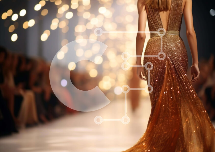 Intra Συλλεκτικό Ξύλινο Παζλ Plywood  4mm - Γυναίκα με κομψό χρυσό φόρεμα που περπατά στον διάδρομο Σε Ξύλινο Κουτί - Διαστάσεις Puzzle: 10x10 cm – 25 κομμάτια