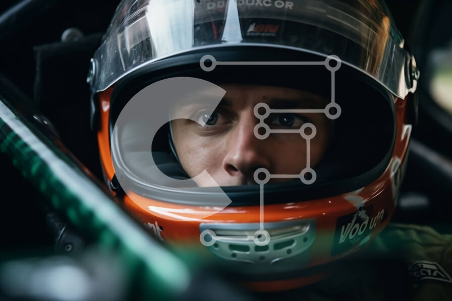 Intra Συλλεκτικό Ξύλινο Παζλ Plywood  4mm - Επαγγελματίας οδηγός σε αγωνιστικό αυτοκίνητο με κράνος Σε Ξύλινο Κουτί - Διαστάσεις Puzzle: 10x10 cm – 25 κομμάτια