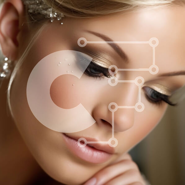 Σετ των 2 Intra Συλλεκτικό Ξύλινο Παζλ Plywood  4mm - Εκπληκτική ομορφιά: Ξανθιά γυναίκα με μακιγιάζ Smoky Eye και διαμαντένια σκουλαρίκια Σε Ξύλινο Κουτί - Διαστάσεις: 10x10 cm – 25 κομμάτια