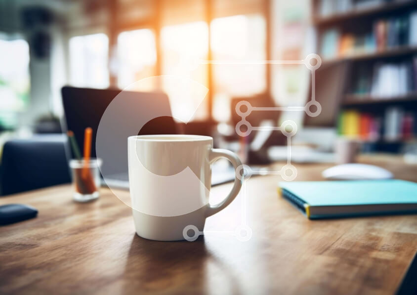 Intra Συλλεκτικό Ξύλινο Παζλ Plywood  4mm - Γραφείο με φλιτζάνι καφέ και φορητό υπολογιστή Σε Ξύλινο Κουτί - Διαστάσεις Puzzle: 10x10 cm – 25 κομμάτια