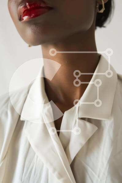 Intra Συλλεκτικό Ξύλινο Παζλ Plywood  4mm - Κομψή μαύρη γυναίκα με κόκκινα χείλη και λευκό πουκάμισο Σε Ξύλινο Κουτί - Διαστάσεις Puzzle: 10x10 cm – 25 κομμάτια