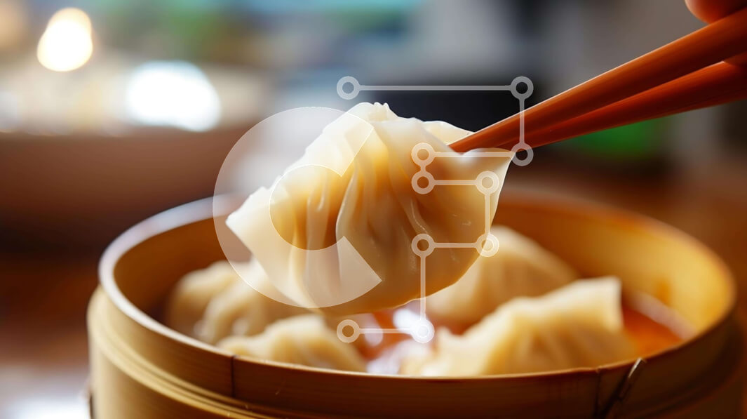 Σετ των 2 Intra Συλλεκτικό Ξύλινο Παζλ Plywood  4mm - Άτομο που τρώει αυθεντικά κινέζικα ζυμαρικά με ξυλάκια Σε Ξύλινο Κουτί - Διαστάσεις: 10x10 cm – 25 κομμάτια