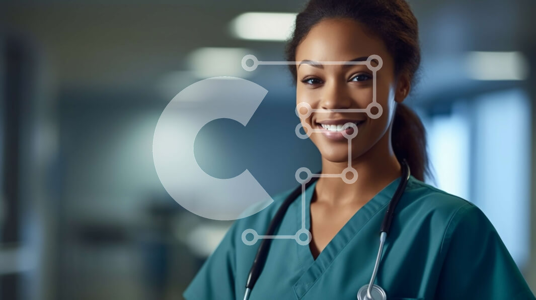 Intra Συλλεκτικό Ξύλινο Παζλ Plywood  4mm - Χαμογελαστή νοσοκόμα με πράσινη στολή και λευκό εργαστηριακό παλτό Σε Ξύλινο Κουτί - Διαστάσεις Puzzle: 10x10 cm – 25 κομμάτια