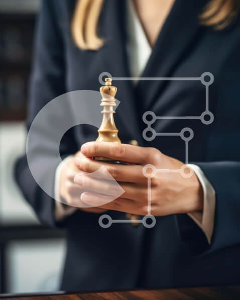 Intra Συλλεκτικό Ξύλινο Παζλ Plywood  4mm - Κομψή επιχειρηματίας με χρυσό σκάκι Σε Ξύλινο Κουτί - Διαστάσεις Puzzle: 10x10 cm – 25 κομμάτια