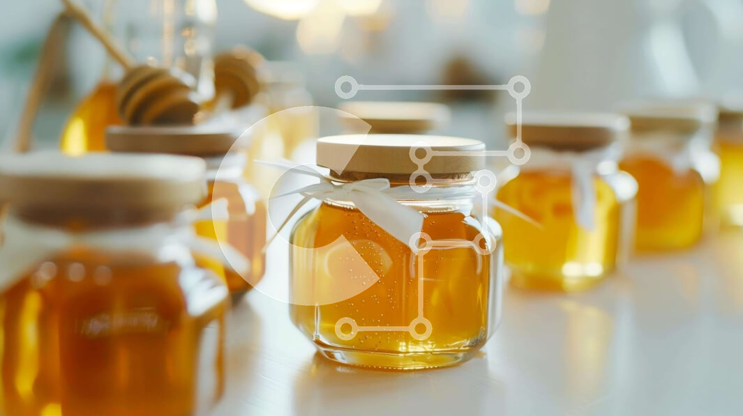 Σετ των 2 Intra Συλλεκτικό Ξύλινο Παζλ Plywood  4mm - Βαζάκια με μέλι σε λευκό τραπέζι με ξύλινα κουτάλια Σε Ξύλινο Κουτί - Διαστάσεις: 10x10 cm – 25 κομμάτια