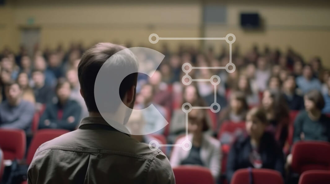 Intra Συλλεκτικό Ξύλινο Παζλ Plywood  4mm - Επαγγελματίας ομιλητής που απευθύνεται σε μεγάλο πλήθος στο αμφιθέατρο Σε Ξύλινο Κουτί - Διαστάσεις Puzzle: 10x10 cm – 25 κομμάτια