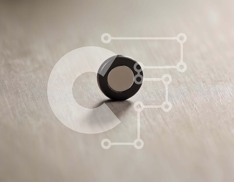 Intra Συλλεκτικό Ξύλινο Παζλ Plywood  4mm - Μικρός μαύρος κύκλος σε ημιτελή ξύλινη επιφάνεια Σε Ξύλινο Κουτί - Διαστάσεις: 10x10 cm – 25 κομμάτια