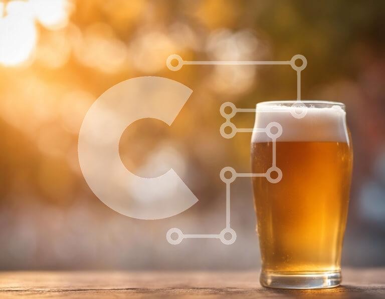 Σετ των 2 Intra Συλλεκτικό Ξύλινο Παζλ Plywood  4mm - Ποτήρι μπύρα σε ξύλινο τραπέζι με φόντο ηλιοβασίλεμα Σε Ξύλινο Κουτί - Διαστάσεις: 10x10 cm – 25 κομμάτια