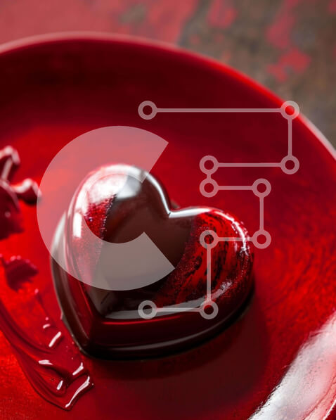 Σετ των 2 Intra Συλλεκτικό Ξύλινο Παζλ Plywood  4mm - Επιδόρπιο μαύρης σοκολάτας σε σχήμα καρδιάς σε κόκκινο πιάτο Σε Ξύλινο Κουτί - Διαστάσεις: 10x10 cm – 25 κομμάτια