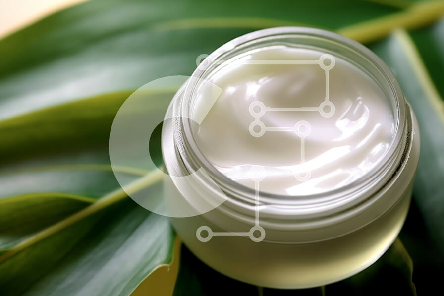 Intra Συλλεκτικό Ξύλινο Παζλ Plywood  4mm - Εικόνα υψηλής ποιότητας ενός βάζου με λευκή κρέμα σε ένα πράσινο φύλλο Σε Ξύλινο Κουτί - Διαστάσεις Puzzle: 10x10 cm – 25 κομμάτια