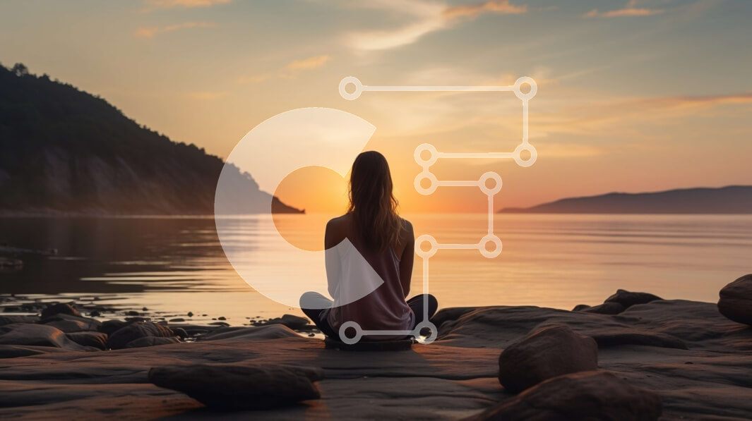 Intra Συλλεκτικό Ξύλινο Παζλ Plywood  4mm - Γυναίκα που κάθεται στο βράχο στο ηλιοβασίλεμα με θέα στο σώμα του νερού Σε Ξύλινο Κουτί - Διαστάσεις: 10x10 cm – 25 κομμάτια