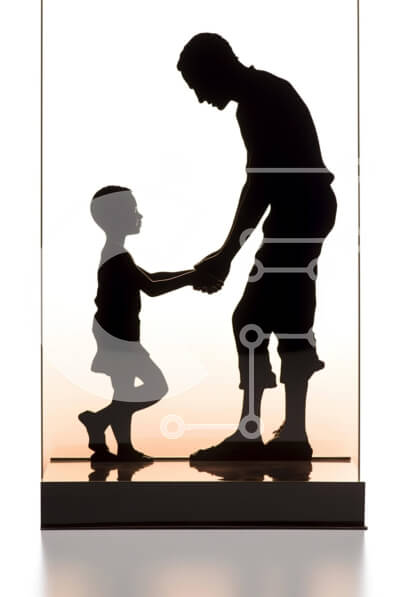 Intra Συλλεκτικό Ξύλινο Παζλ Plywood  4mm - Σιλουέτα μιας οικογένειας που κρατά τα χέρια και παίζει Σε Ξύλινο Κουτί - Διαστάσεις Puzzle: 10x10 cm – 25 κομμάτια